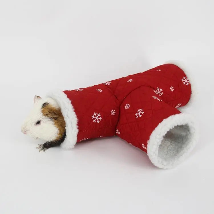 Cozy Critter Winter Retreat: Three-Channel Hamster Hedgehog Sleeping Bag Dog Hugs Cat